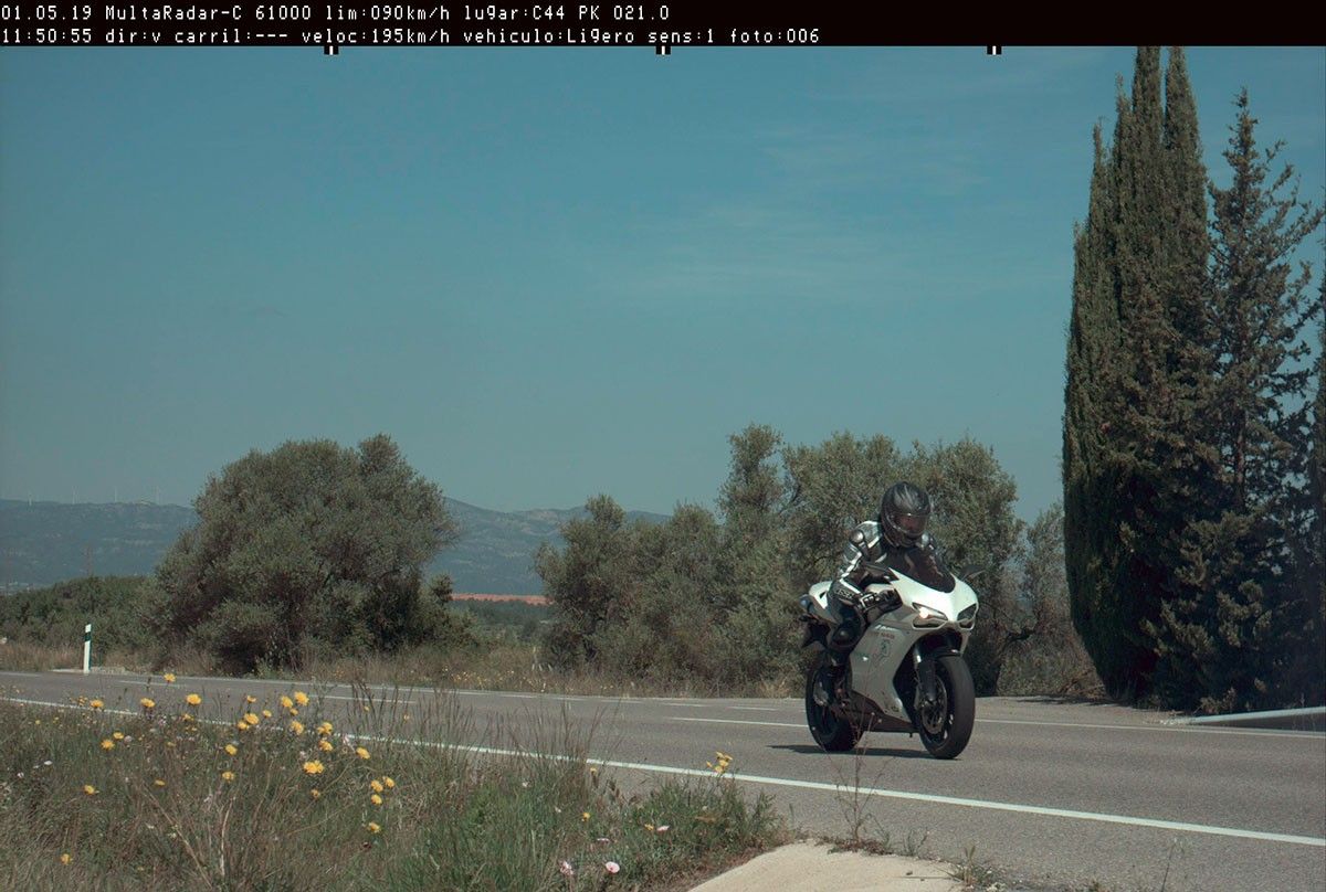 Fotografia del radar de la motocicleta que circulava a 195 km/h en un tram limitat a 90 per la C-44, a Tivissa.