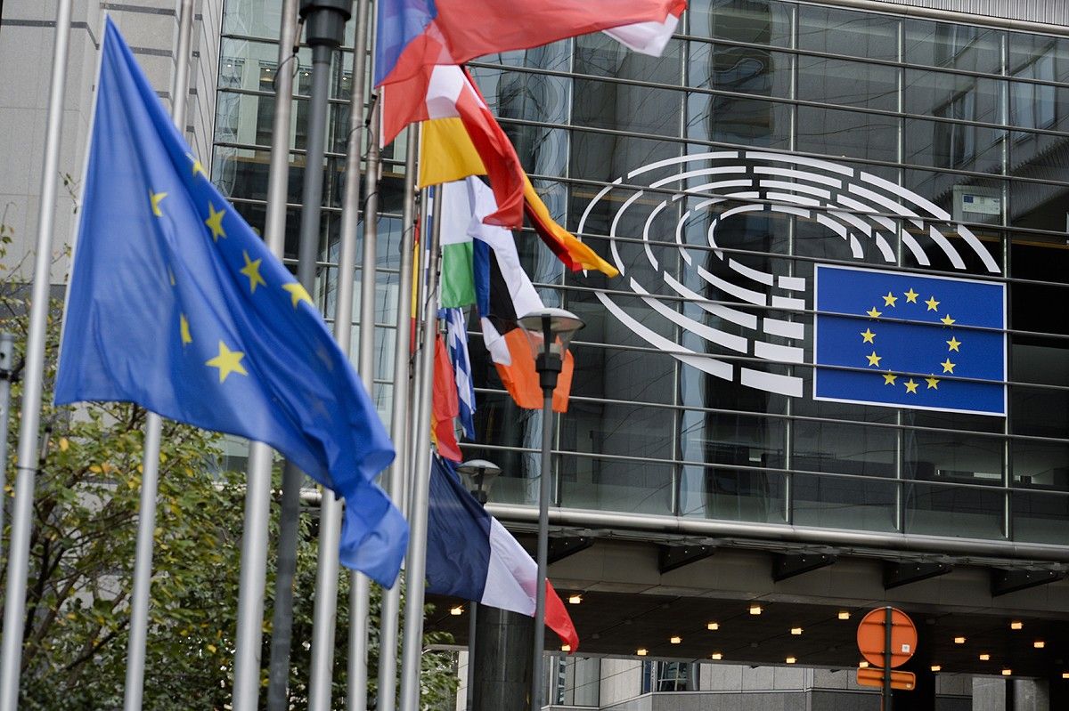Les banderes dels estats membres, davant del Parlament Europeu