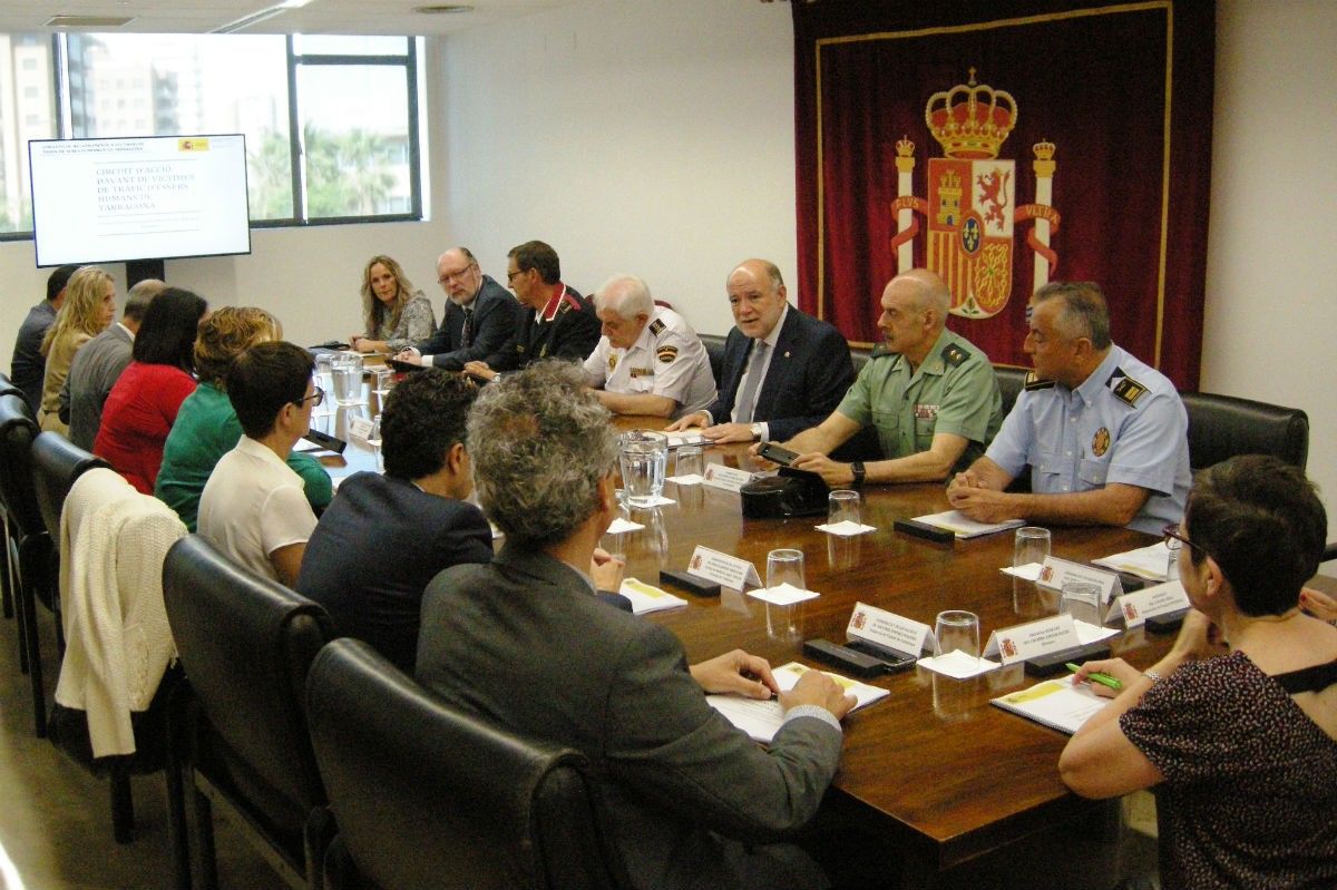 La reunió del subdelegat del govern espanyol amb representants de les institucions i entitats participants al circuit d'actuació contra el tràfic de persones. 