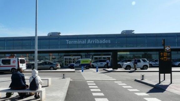 L'Aeroport de Reus ofereix connexió wifi il·limitada pagant.