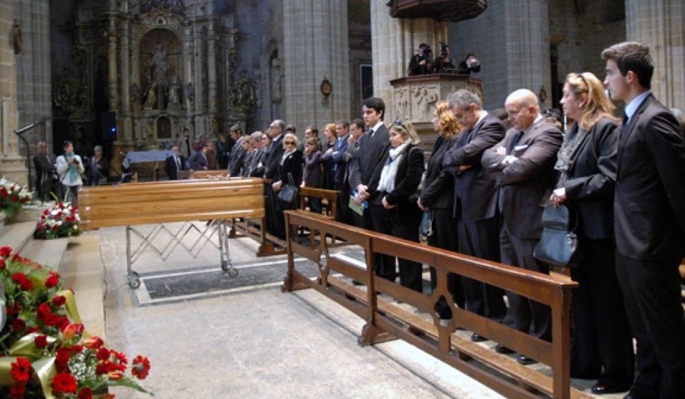El comiat a l'insigne poeta ebrenc ha tingut lloc a l'altar major de la catedral de Tortosa.