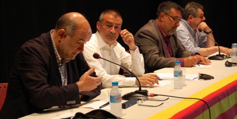 Joan Sabaté i Marc Mur van seure junts al debat convidats per l'ANC de Vilalba dels Arcs.