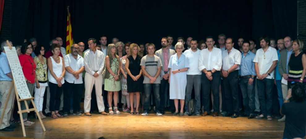 Alguns dels representants d'entitats signants del Pacte, en l'acte que ha tingut lloc avui a Tortosa.