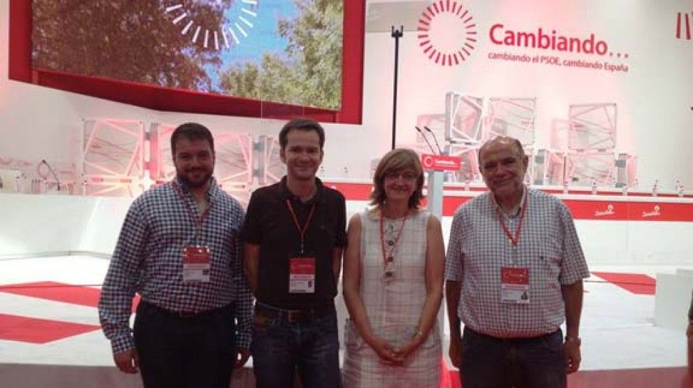 Lluïsa Lizárraga, Manel de la Vega, Albert Alarcon i Joan Sabaté van assistir al congrés que va ratificar Pedro Sánchez com a nou secretari general del PSOE.