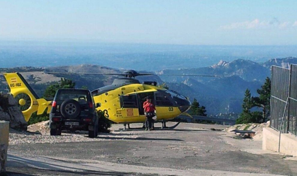 L'escalador ha estat traslladat en helicòpter des del cim de Caro, on ha patit l'accident..