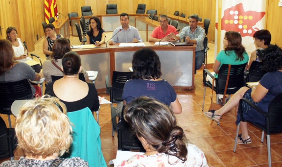 Reunió entre el consell comarcal, les AMPA i els directors d'escoles de la comarca.
