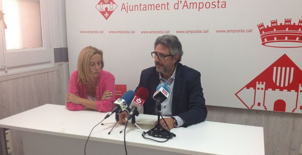 L'alcalde d'Amposta, Manel Ferré i la regidora d'Hisenda, Isabel Ferré, han presentat les al·legacions.