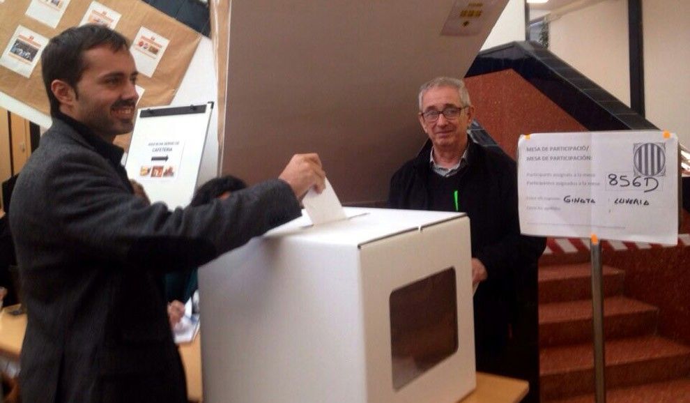Jordi Jordan en el moment de la votació.