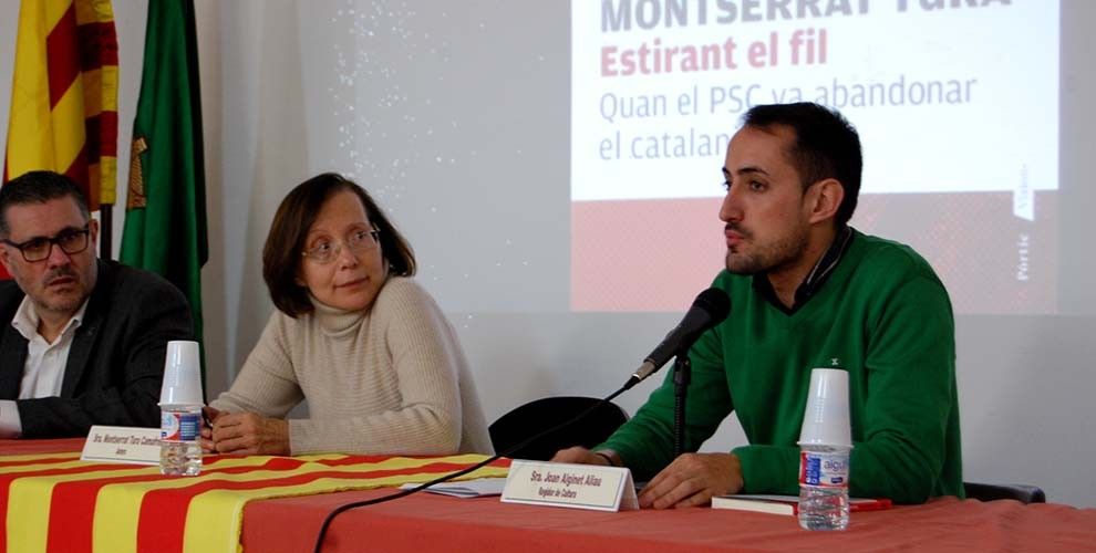 Montserrat Tura durant la presentació de seu llibre a Deltebre.