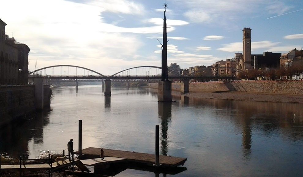 Fa 50 anys que la silueta del monument franquista marca la façana fluvial de Tortosa.