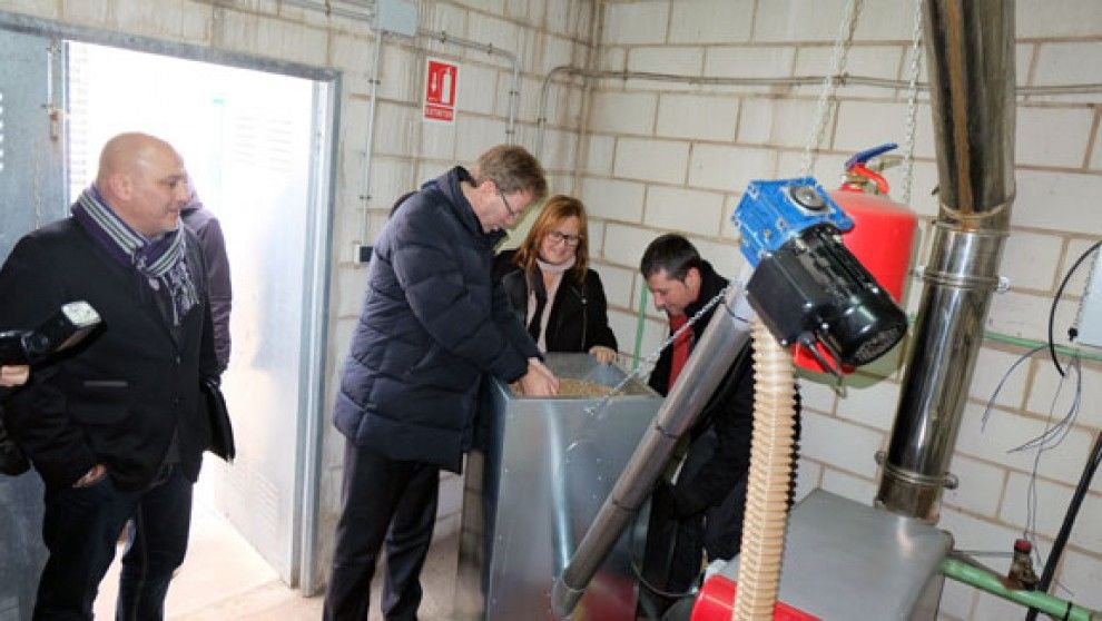L'alcalde de Tortosa ha presentat avui el pla per introduir la biomassa en equipaments municipals.