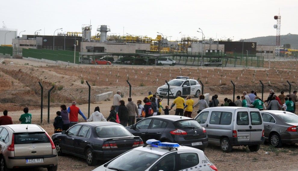 Imatge d'arxiu de la manifestació que va envoltar la planta terrestre del Castor, a Vinaròs.
