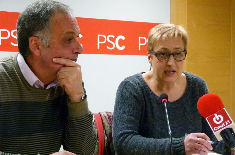 L'actual portaveu del PSC a Móra d'Ebre, Josep Solé Arnal, que ha presentat la nova candidata, Dolors Gurrera.