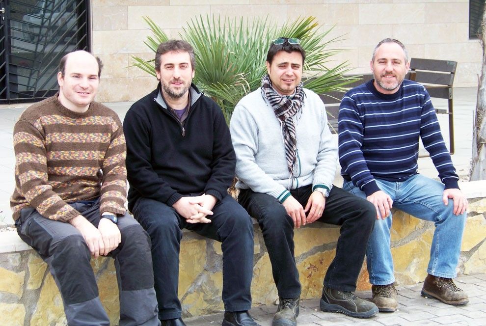 Els quatre enginyers industrials socis de Cresol, ubicada al viver d'empreses de La Galera.
