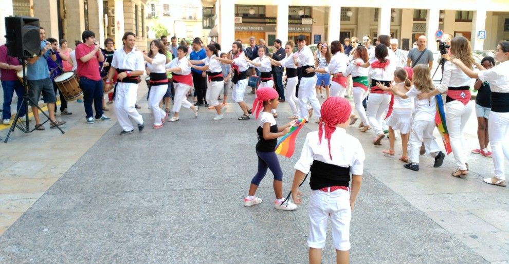 Els castellers de Tortosa van participar en els actes de dissabte a la plaça de l'Ajuntament.