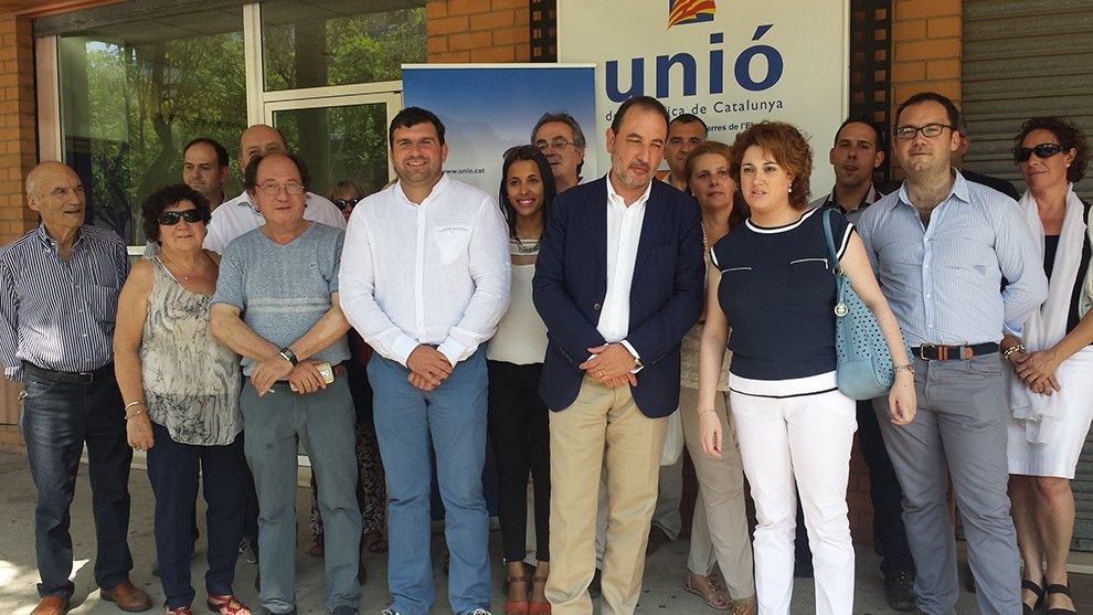 Membres de la nova executiva amb el secretari general d'Unió, Ramon Espadaler, a Tortosa.