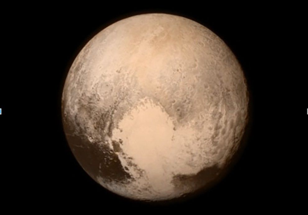 Imatge de Plutó enviada per la nau New Horizons el dia 15 de juliol de 2015.