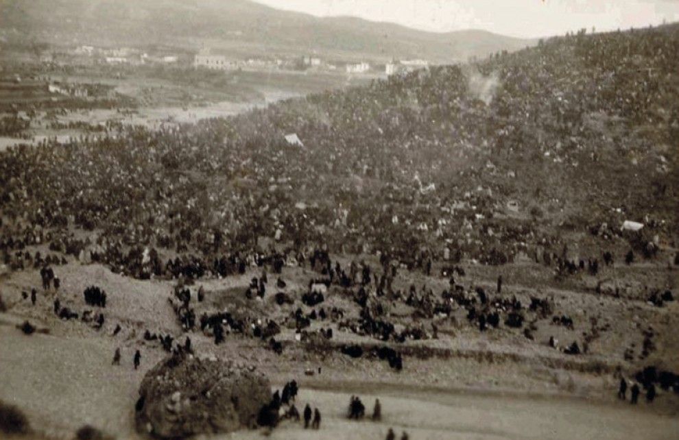 Centenars de milers de persones van acudir a les Coves de Vinromà per presenciar el miracle.