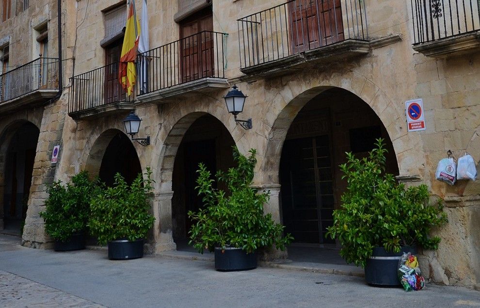 Imatge d'arxiu de la façana de l'Ajuntament de Batea.
