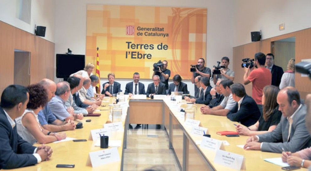Santi Vila ha traslladat les propostes de Foment als alcaldes reunits este matí a la delegació del Govern a Tortosa.