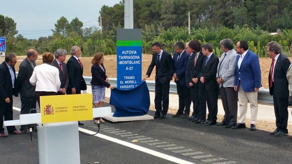 Santi Vila i Ana Pastor inaugurant el tram de l'A-27 avui a Valls