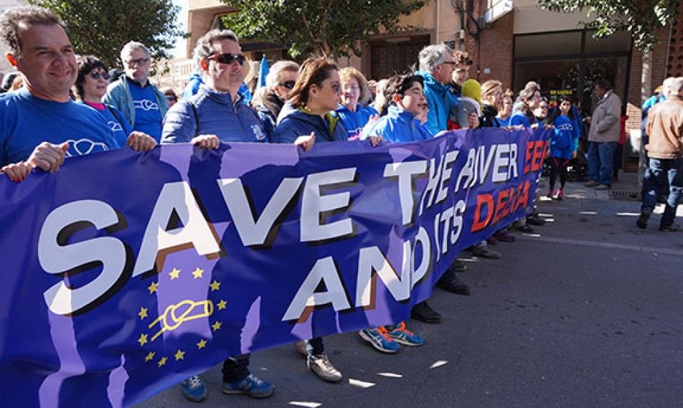 La pancarta d'ahir a la manifestació, en anglès, dirigida directament a Europa.