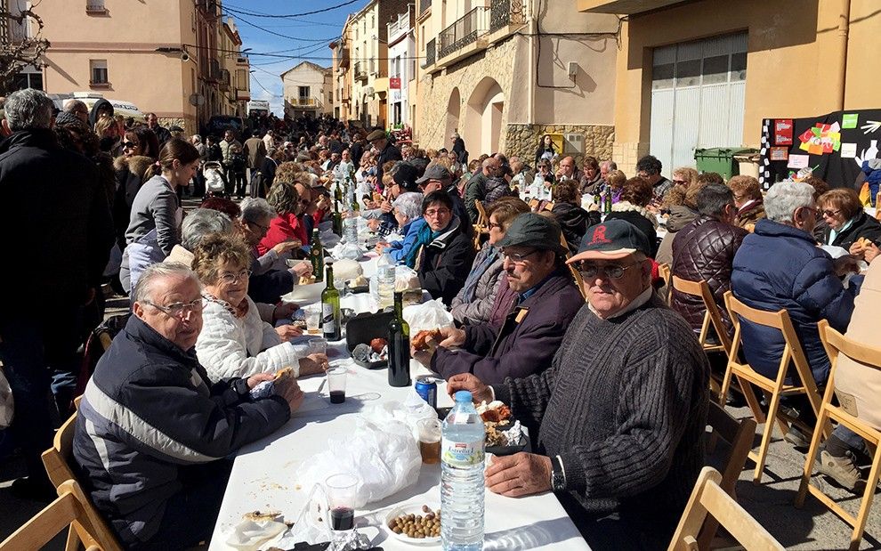 Participants en la Festa de la Clotxa, celebrada a La Palma d'Ebre.