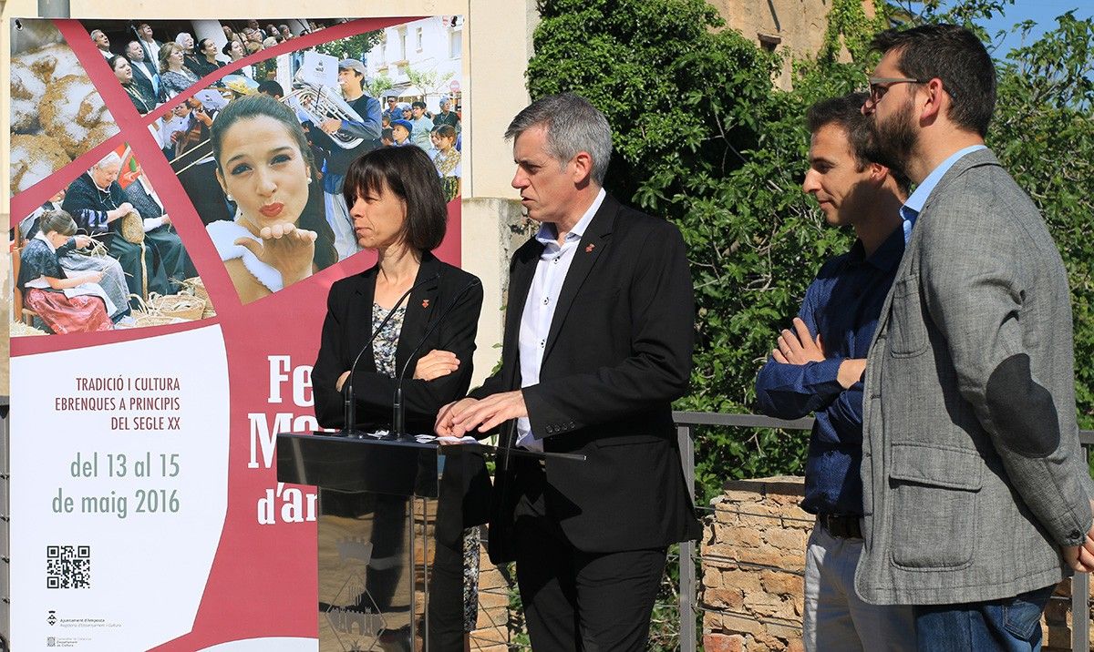 Presentació del programa d'actes de la Festa del Mercat a la Plaça d'Amposta. 