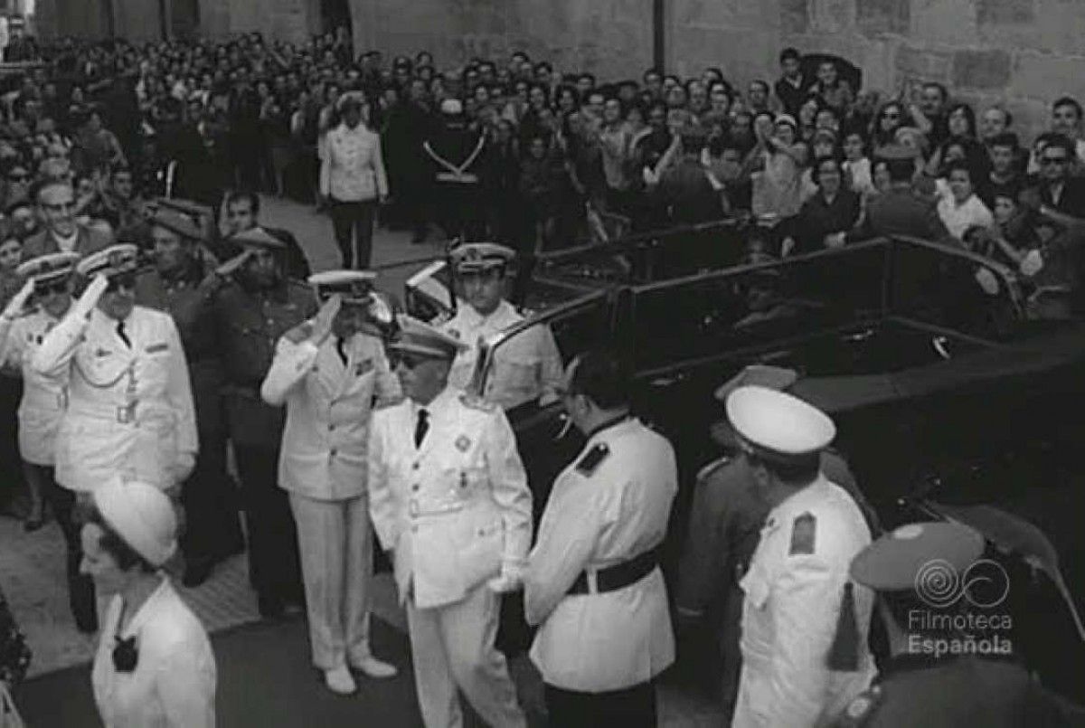 Franco, en unes imatges del NODO, visita Tortosa l'any 1964 en motiu de la inauguració del monument del riu
