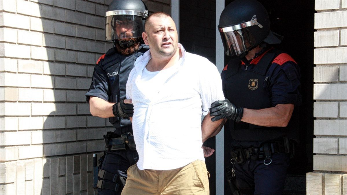 L'operació policial a Tortosa s'ha saldat amb set detinguts, possiblement integrants d'una banda d'estafadors