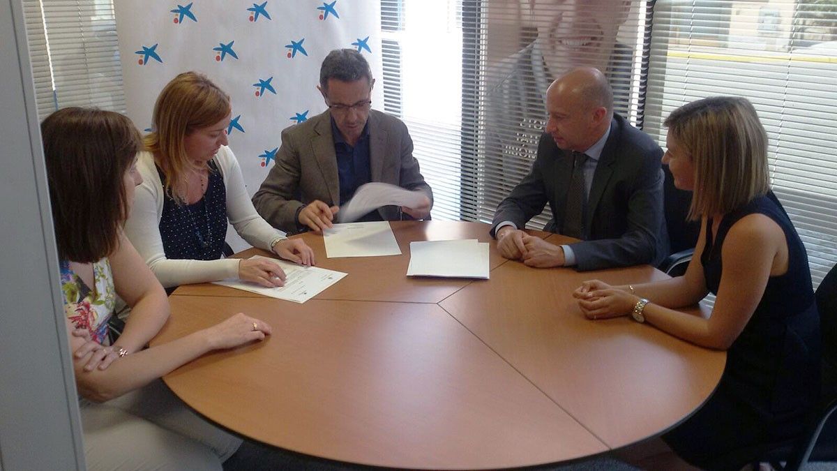L'Ajuntament i l'Obra Social 'La Caixa' han signat avui l'acord pel qual l'entitat bancària aporta 3.000 euros.