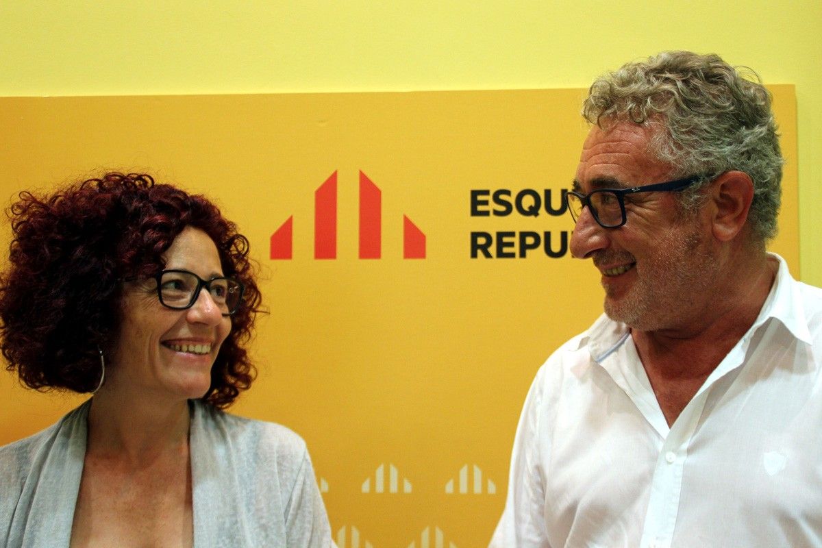 Carme Navarro, número 3 al Congrés, i Miquel Aubà, senador ebrenc d'ERC, només tenien motius per celebrar la jornada electoral