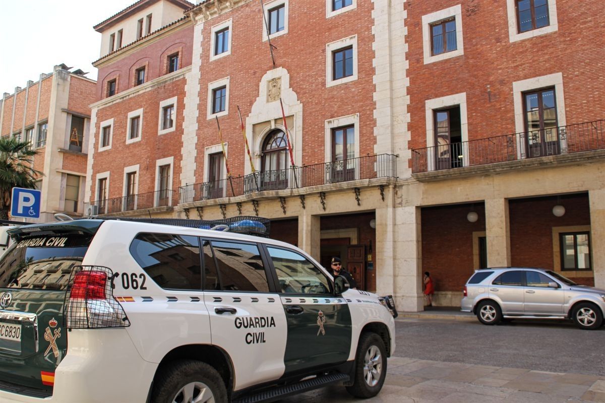 La Guàrdia Civil està escorcollant l'Ajuntament de Tortosa en busca de documents i contractes relacionats amb Efial