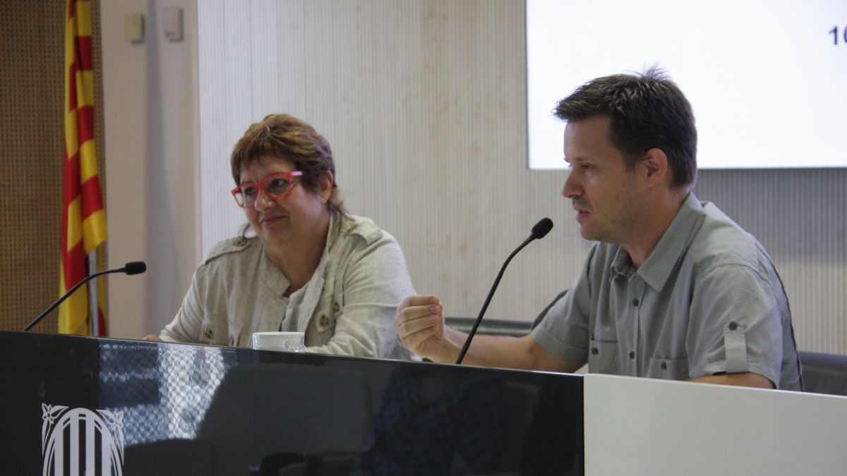 La consellera de Treball, Afers Socials i Famílies, Dolors Bassa, i el director de DGAIA, Ricard Calvo
