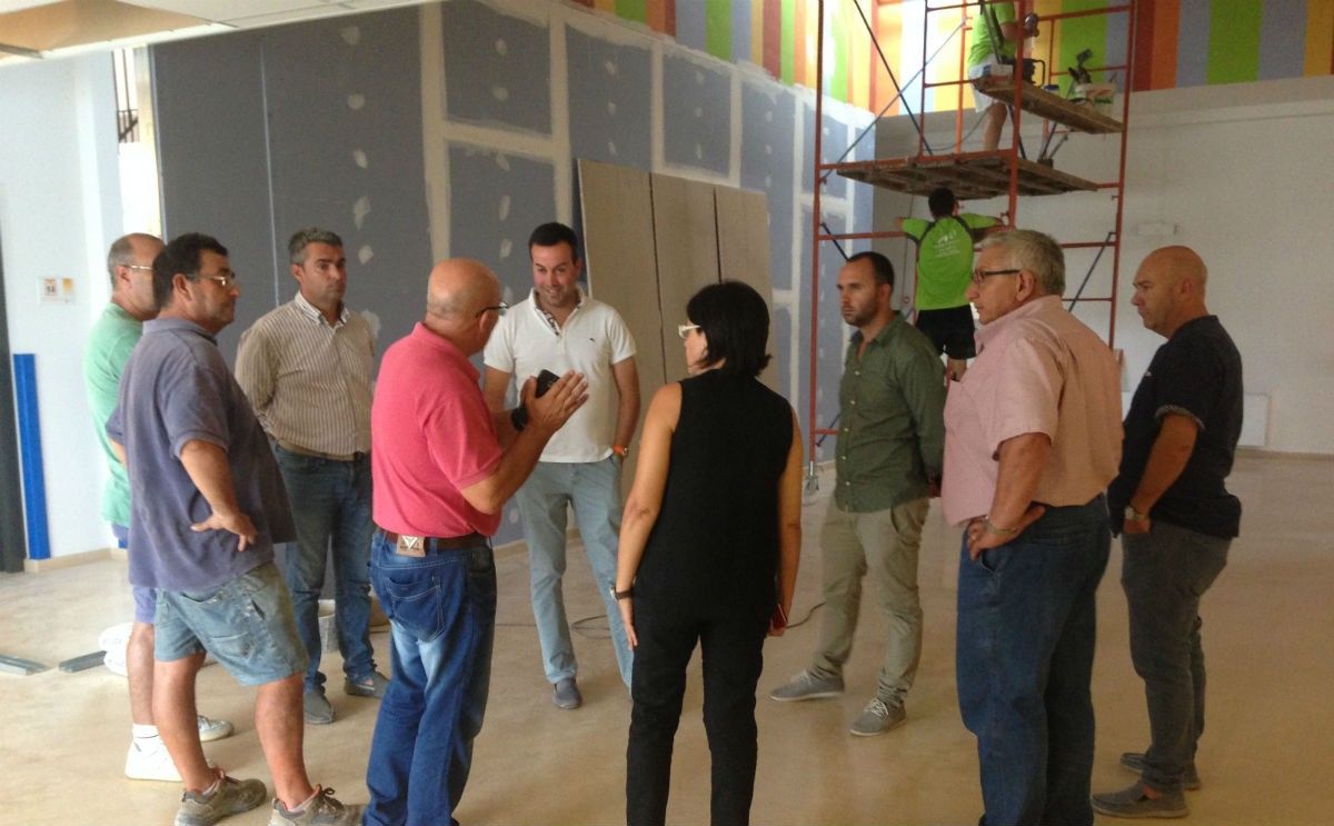 Membres de l'equip de govern de Deltebre visiten les obres de la nova escola de música