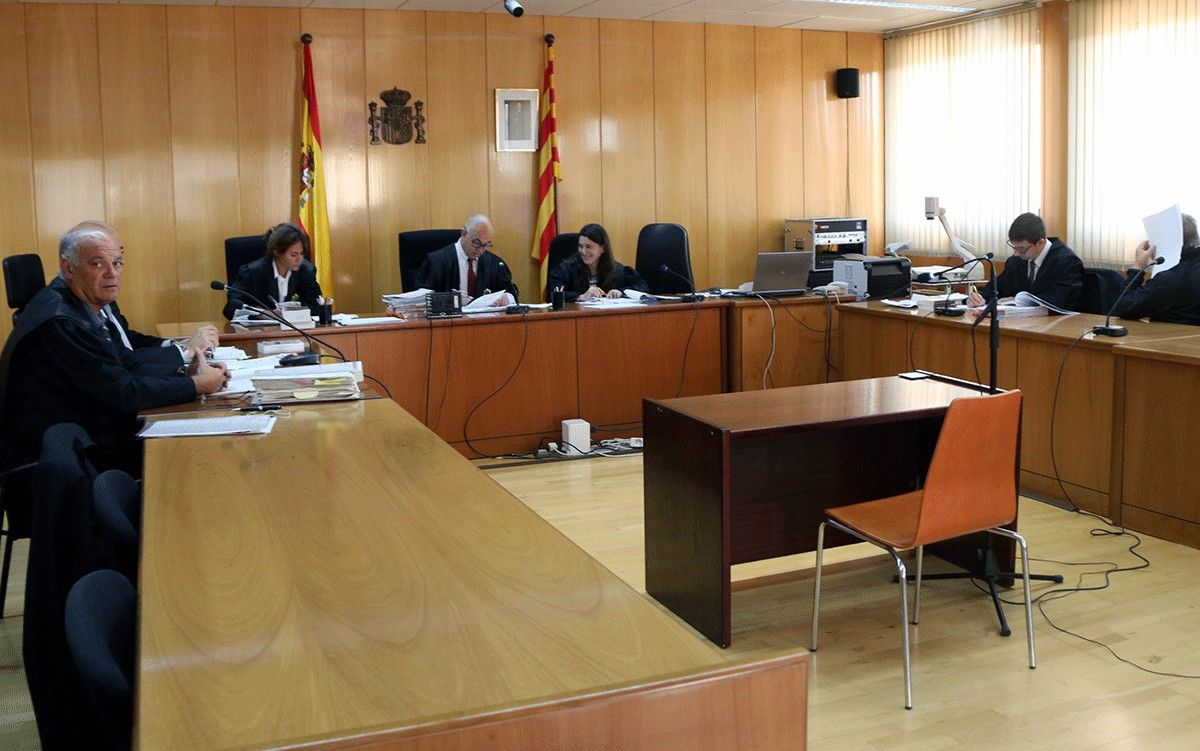 Pla general de la sala de vistes de l'Audiència de Tarragona on s'ha jutjat un home acusat d'agredir sexualment un xiquet de 10 anys