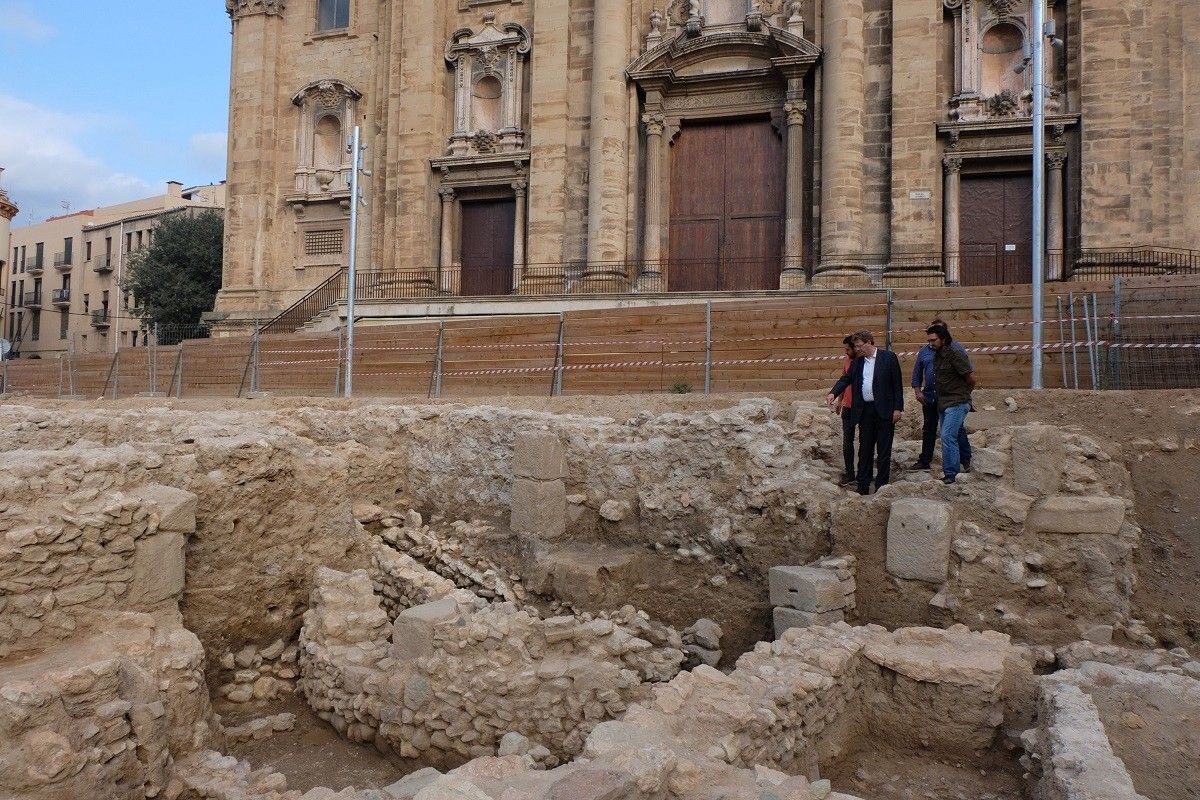 Visita a la nova troballa arqueològica localitzada en les excavacions de davant de la Catedral de Tortosa.