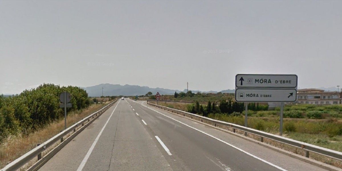 Cartell de la carretera N-420 en el seu pas per Móra d'Ebre.