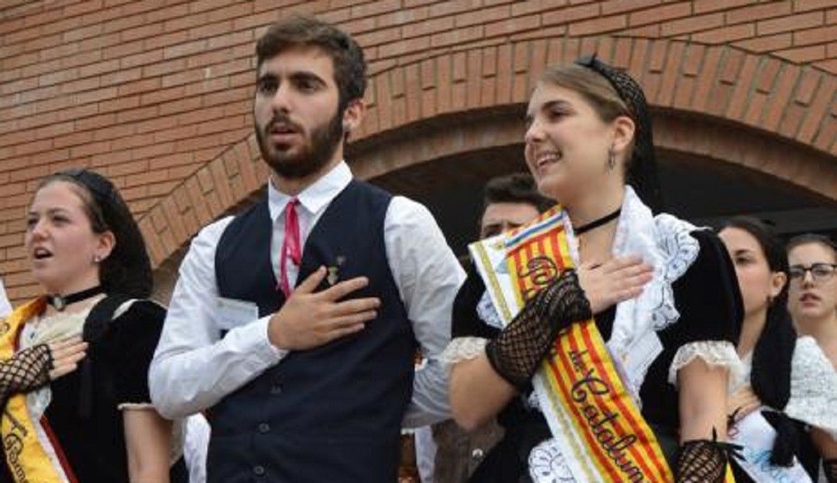 Dària Ferrer i Alanyà i Adrià Malagón, durant l'acte de proclamació de pubilla i hereu de Catalunya 2016.