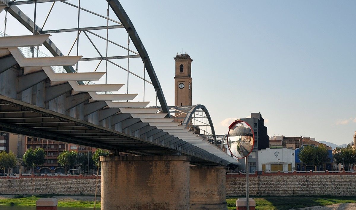 L'aturada dels treballs de reforma del pont de l'Estat ha provocat malestar veïnal.
