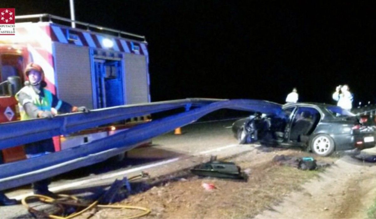 Estat en què va quedar el vehicle accidentat a l'AP-7, entre Vinaròs i Benicarló.