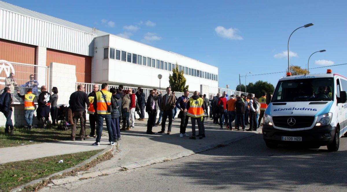 Una setantena de treballadors es concentraven fa dues setmanes davant la seu de la UTE Egara-Lafuente a Tarragona.