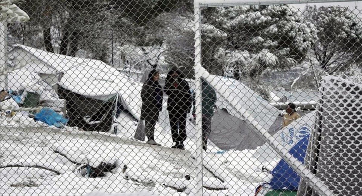 El fred fa més insuportable encara les condicions de vida als camps de refugiats.