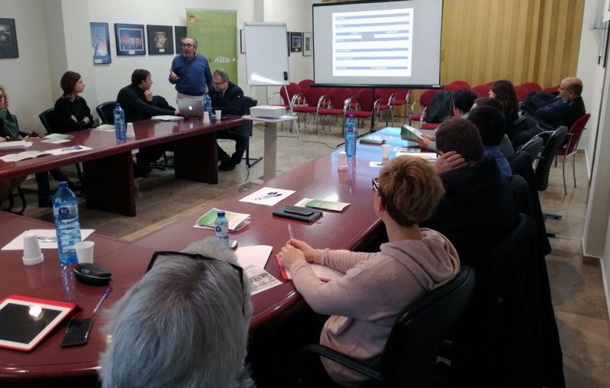 Juanma Lavín, membre de la Junta de la Ruta de la Rioja Alabesa, va donar a conèixer el model de gestió i col·laboració publicoprivada emprat en la ruta.