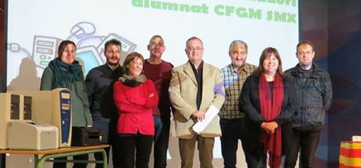 Signatura del conveni entre l'Ajuntament d'Ulldecona i l'Institut Manuel Sales i Ferré.