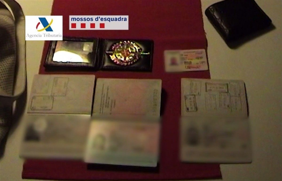 Imatge dels documents d'alguns dels detinguts 