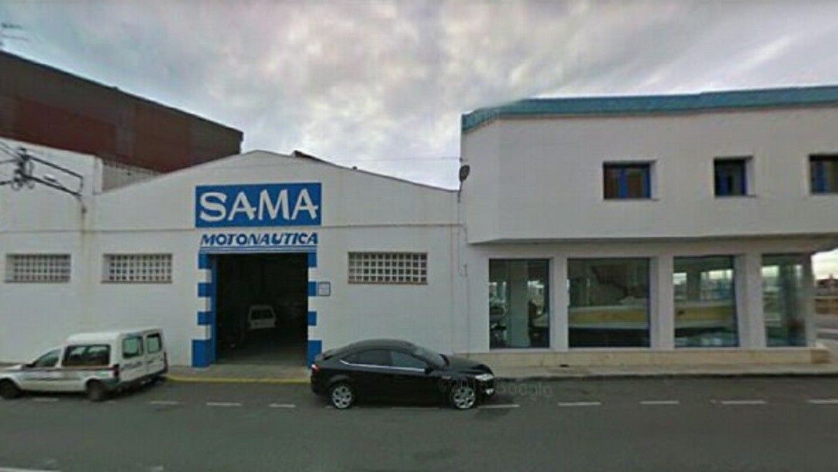 Façana de l'establiment Motonàutica Sama de l'Ampolla.