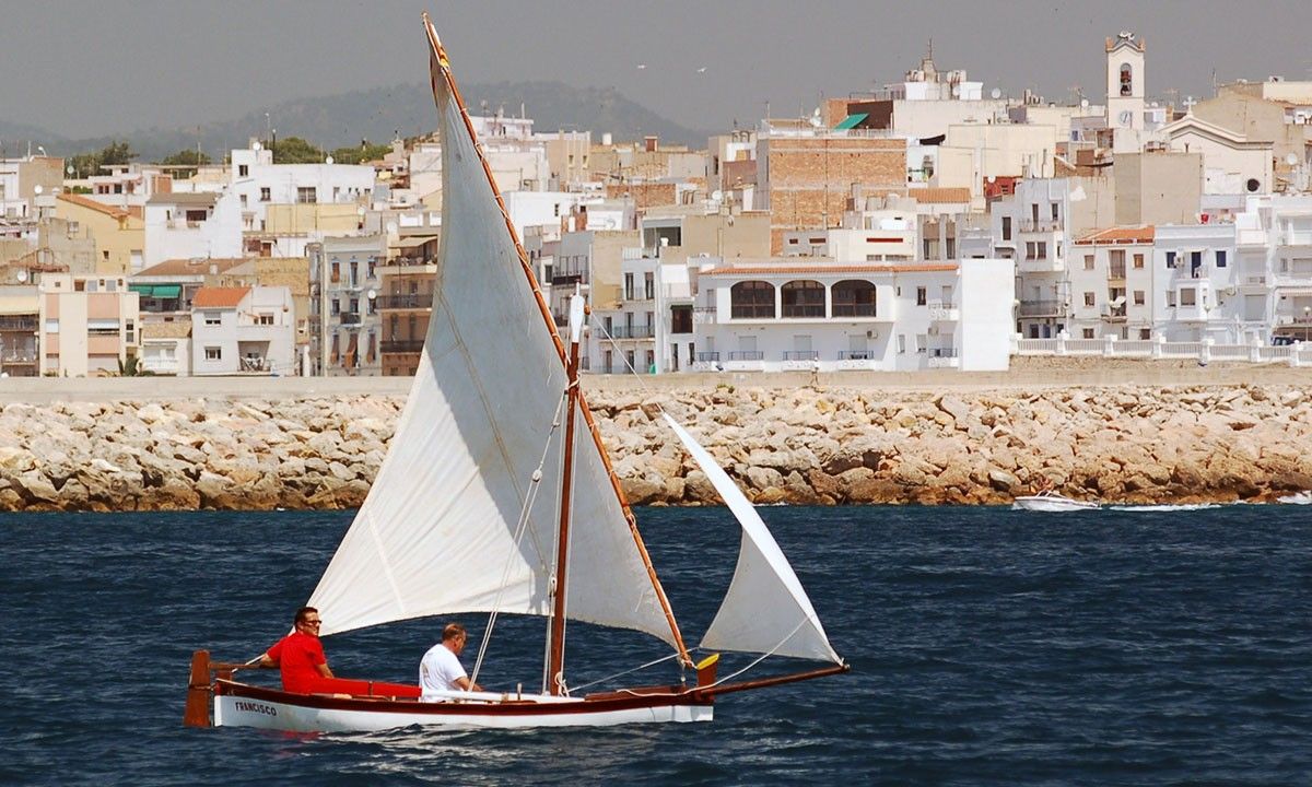 A la trobada de Vela Llatina hi assistiran vaixells com el Santa Eulàlia, el Sant Ramon o el Ciutat de Badalona, que es podran visitar durant el cap de setmana.