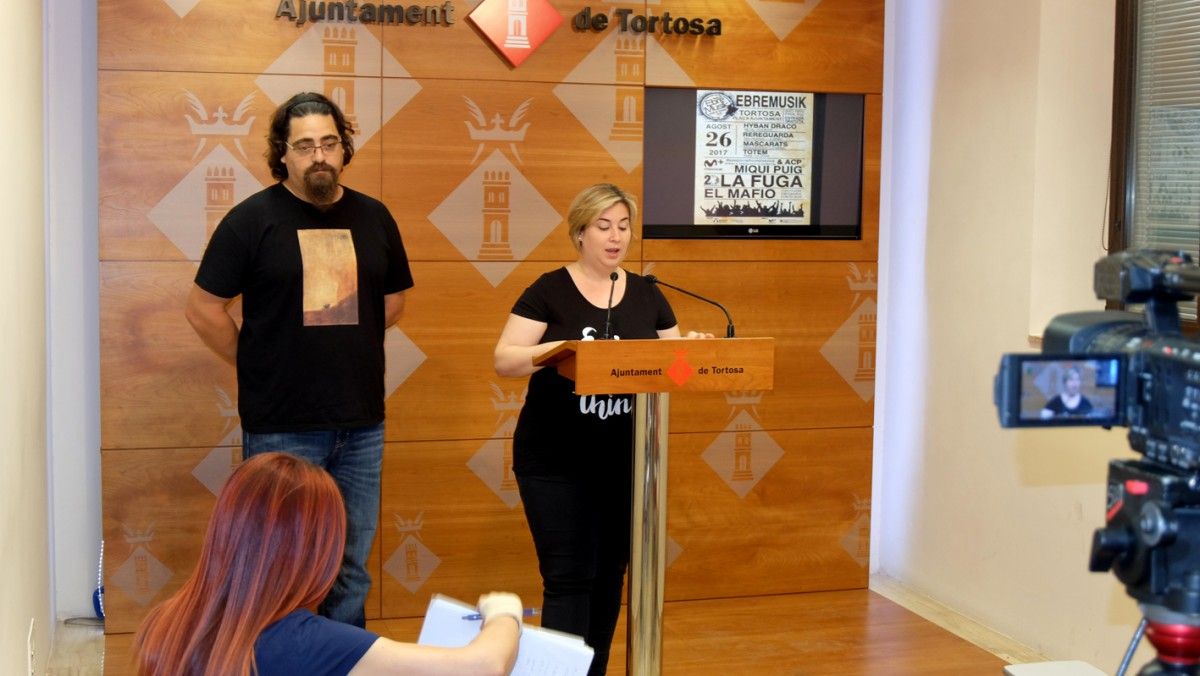 Cristina Girón, regidora de Joventut de l’Ajuntament de Tortosa; i Albert Ormazábal, representant d’Acadèmic, l'empresa organitzadora