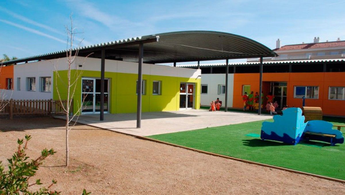 Façana de l'escola bressol municipal 'Xip xap' de la Ràpita.
